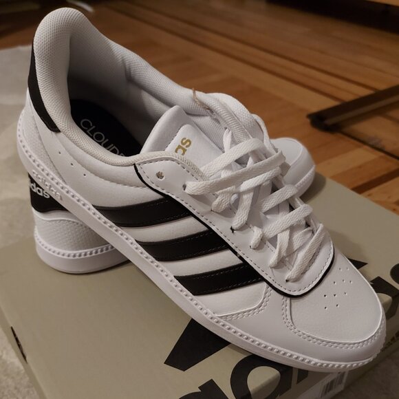 *New* Adidas Women's Breaknet Sleek Shoes - Picture 2 of 9